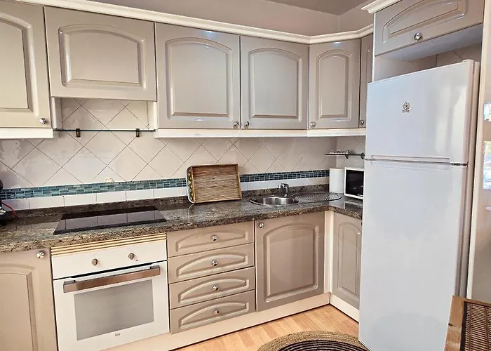 아파트 Beautiful El Duque *